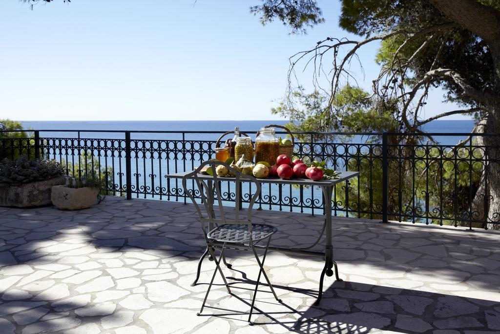 Avra Private Suites Ласи Екстериор снимка