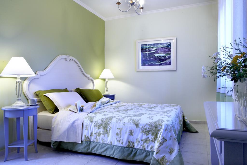 Avra Private Suites Ласи Екстериор снимка
