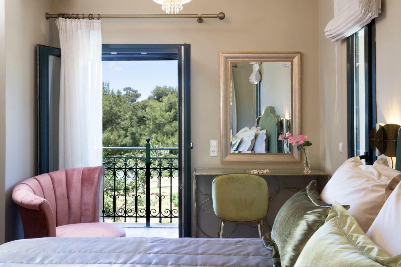 Avra Private Suites Ласи Екстериор снимка