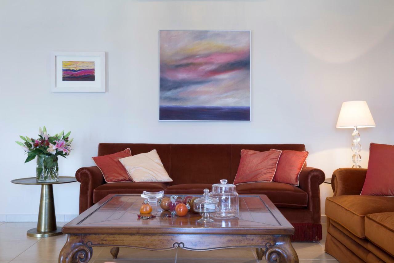 Avra Private Suites Ласи Екстериор снимка