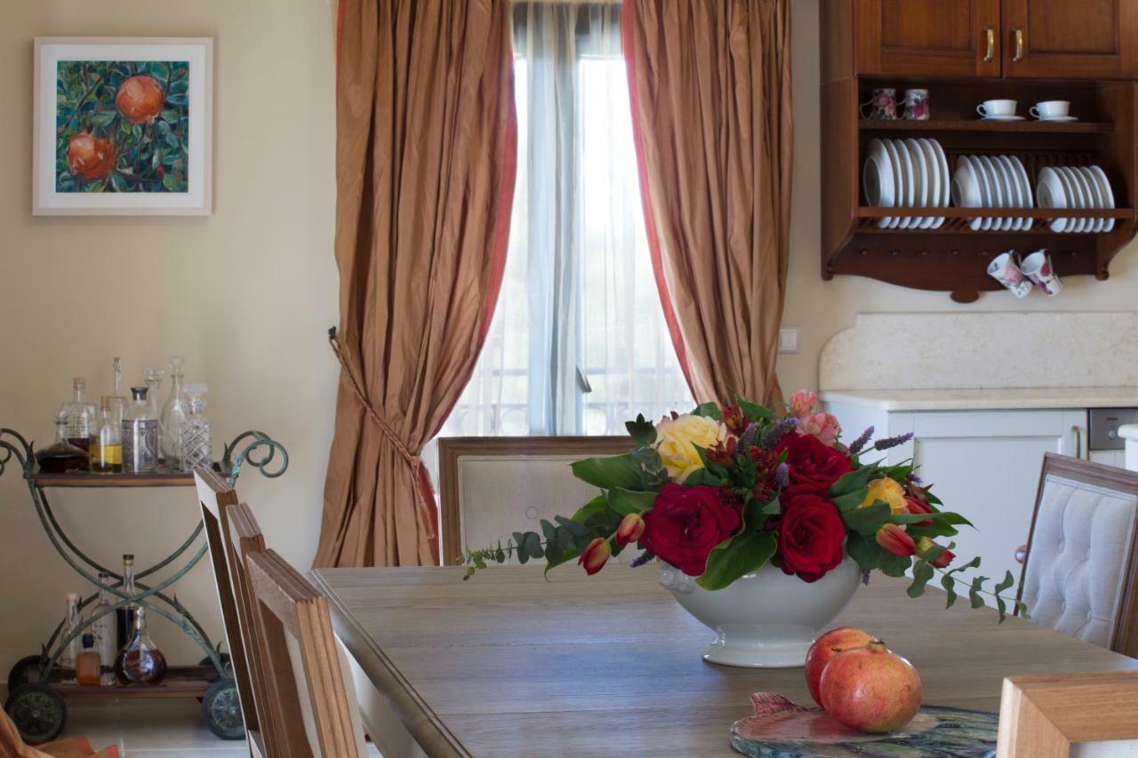 Avra Private Suites Ласи Екстериор снимка