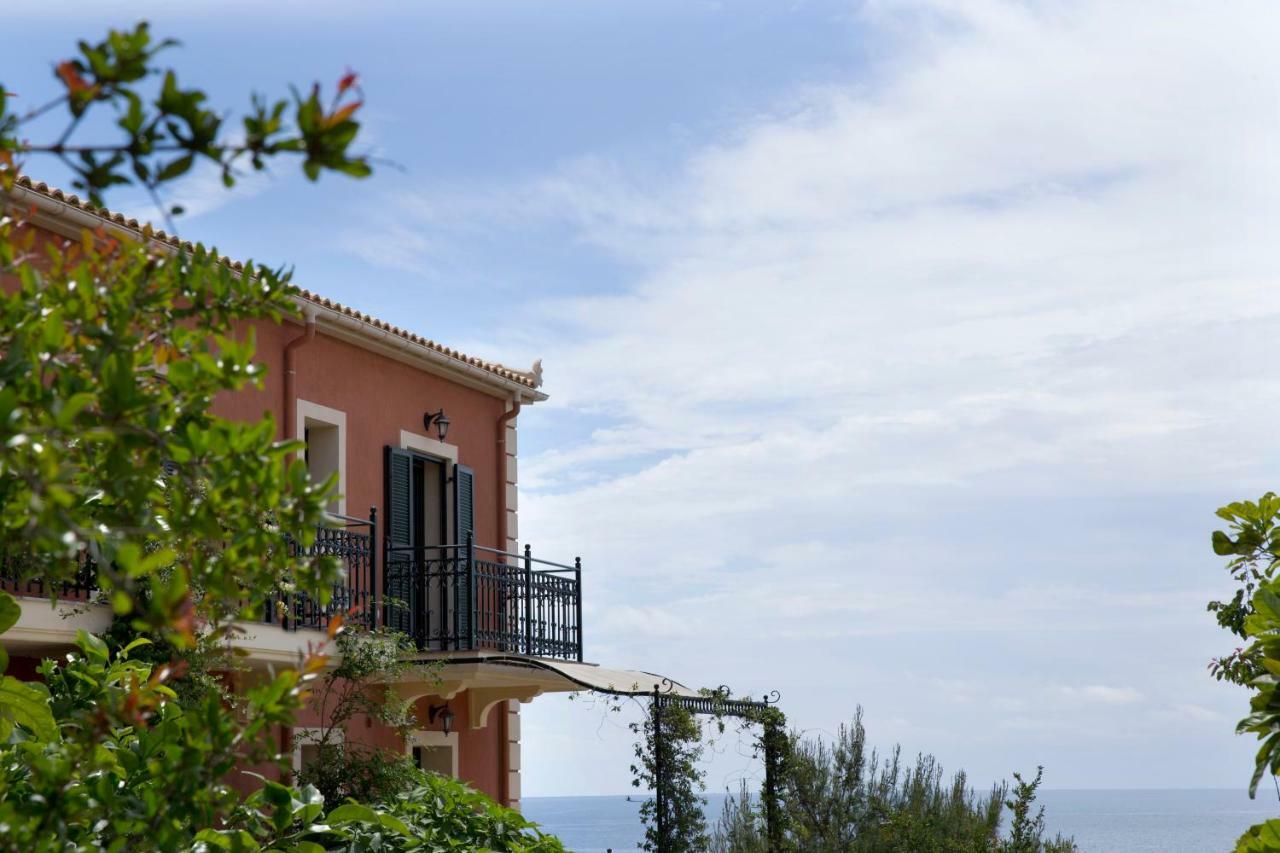 Avra Private Suites Ласи Екстериор снимка